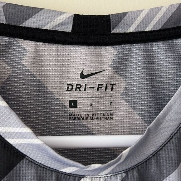 Nike Dri-Fit youth boys large printed shirt. - Picture 3 of 5
